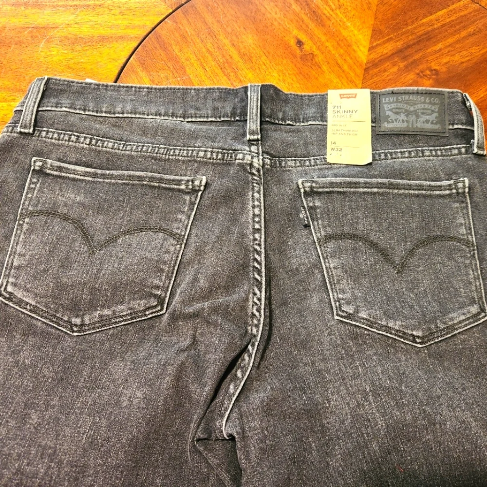 Levi's 711 Skinny Ankle Women's Black Jeans - Picture 8 of 10